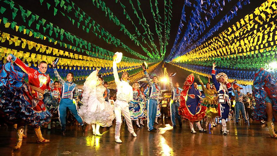 São João em João Pessoa tem plano de segurança com rondas de policiais e guardas, proibição de itens de vidro, festa cercada por grades e revista