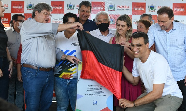 João Azevêdo entrega obras de acesso ao Distrito de Cepilho e beneficia população do Brejo paraibano