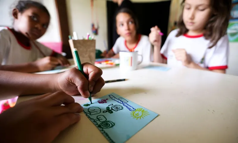 Câmara aprova texto que regulamenta ensino domiciliar no Brasil