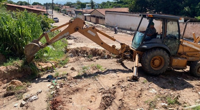 Programa Vias Abertas : Prefeitura de Conde inicia trabalho de recuperação de vias no município