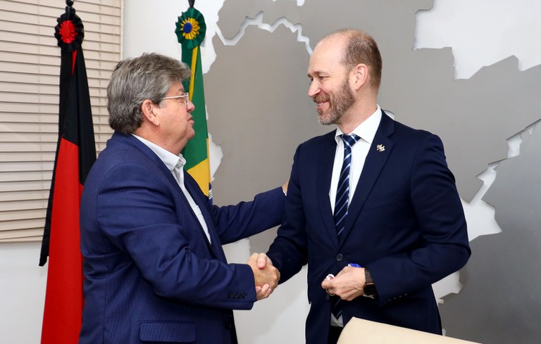 João Azevêdo recebe embaixador da Finlândia, discute ampliação de parcerias na Educação e apresenta outras potencialidades do Estado