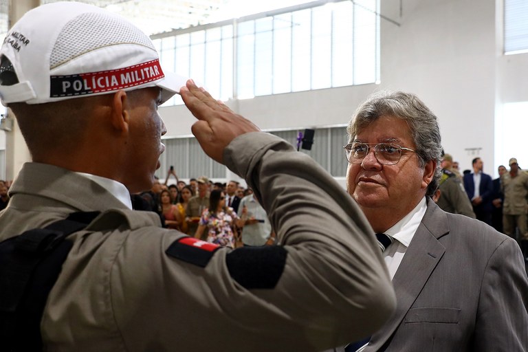 João Azevêdo prestigia solenidade de formatura de novos soldados da Polícia Militar e do Corpo de Bombeiros em João Pessoa