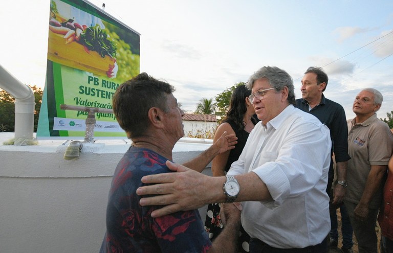 João Azevêdo entrega obras também em Santa Helena e São João do Rio do Peixe