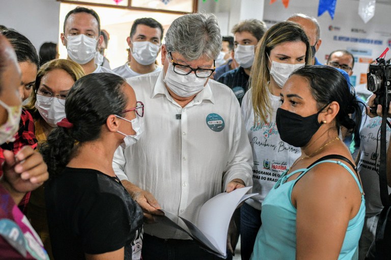 João Azevêdo acompanha Caravana do Opera Paraíba em Campina Grande e destaca importância da busca ativa nos bairros