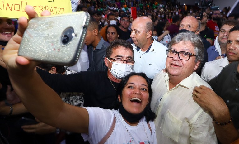 João Azevêdo anuncia mais ações e entrega benefícios durante audiência do ODE em Campina Grande