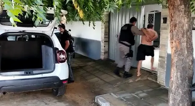 Operação prende 13 membros de grupo que planejava executar três policiais no Sertão