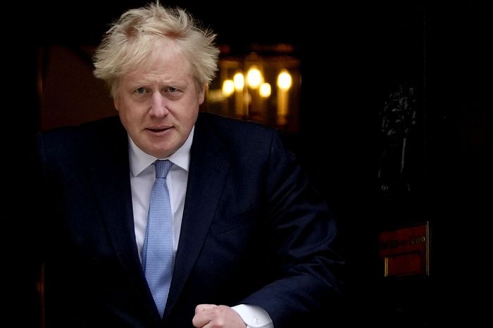 Boris Johnson se diz profundamente preocupado com desaparecidos na Amazônia