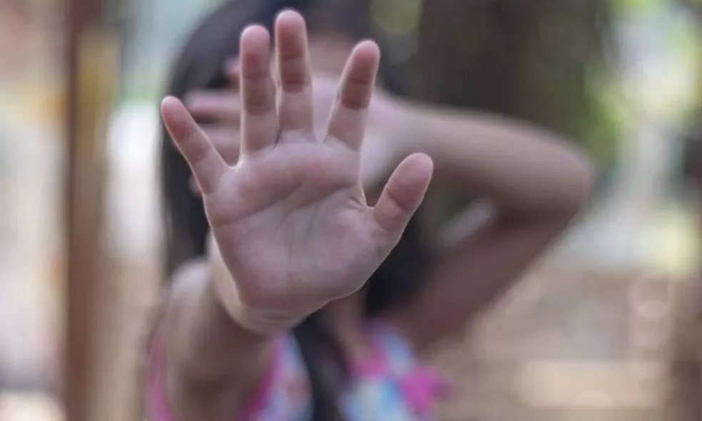 Mais de 35,7 mil crianças e adolescentes até 13 anos foram estuprados no Brasil em 2021, diz levantamento