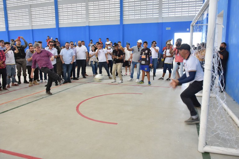 João Azevêdo entrega ginásio de escola estadual integral e técnica em Bananeiras