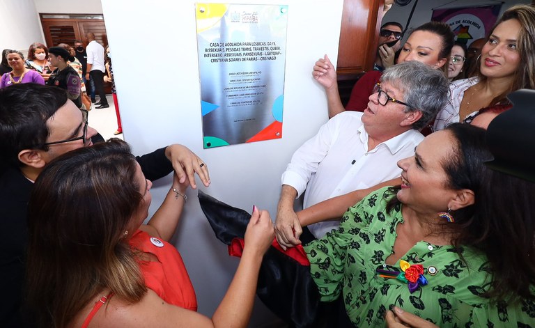 João Azevêdo entrega Casa de Acolhida para atender população LGBTQIAP+ em situação de rua e vulnerabilidade social