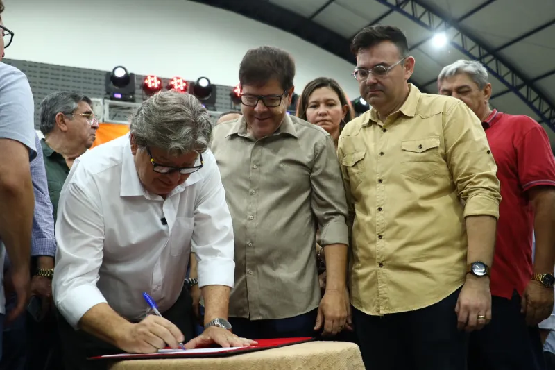 R$ 500 milhões: João Azevêdo anuncia novas obras e entrega equipamentos no Brejo