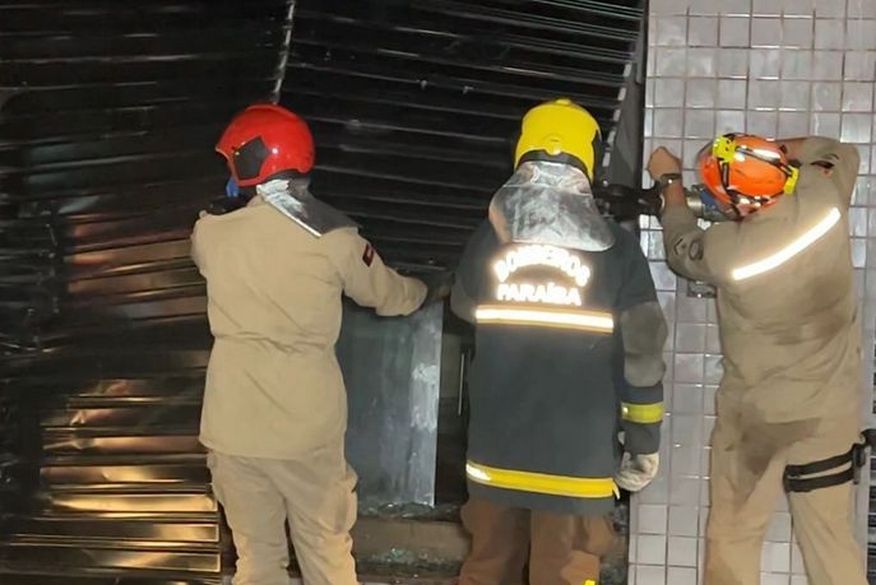 Incêndio destrói cafeteria em Mangabeira, em João Pessoa
