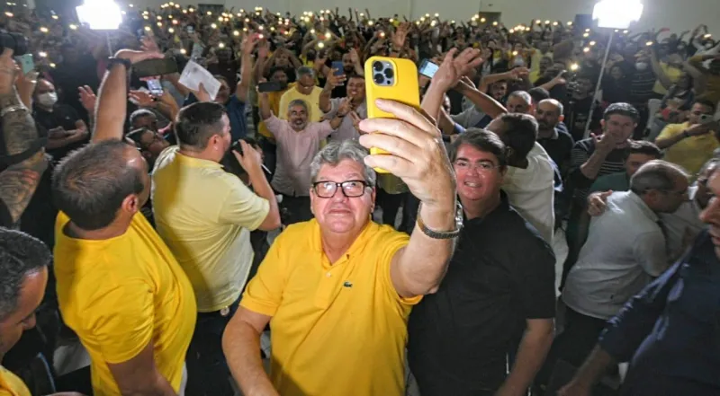Em plenária no Cariri, 18 prefeitos e mais de 90 vereadores confirmam apoio a João