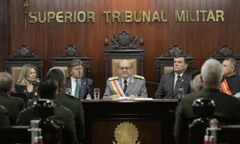 Superior Tribunal Militar empossa Lúcio Góes como novo presidente