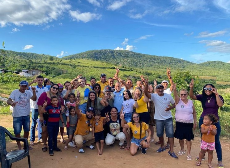 Camila reúne lideranças e dialoga com populares em Juarez Távora e Cuitegi