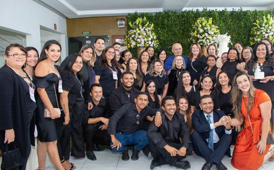 Camila Toscano participa do casamento coletivo de quase 70 casais no município de Guarabira