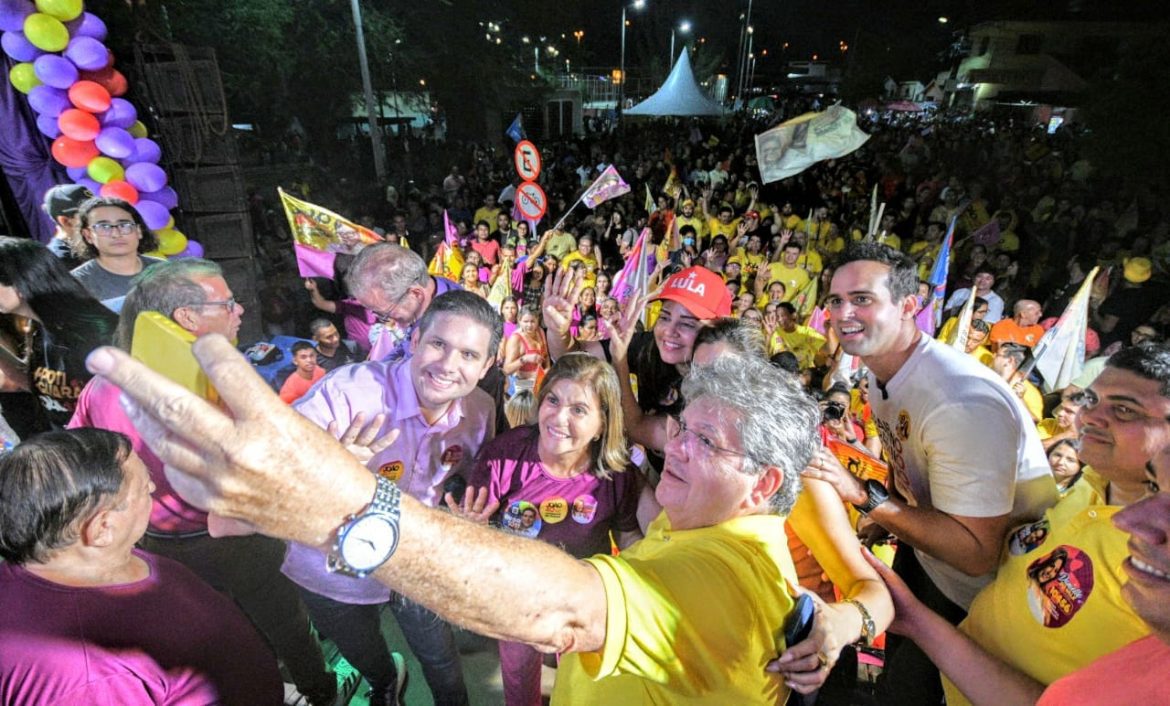 Ao lado da prefeita Eunice, João reúne multidão em Mamanguape e diz que a Paraíba decidiu continuar avançando