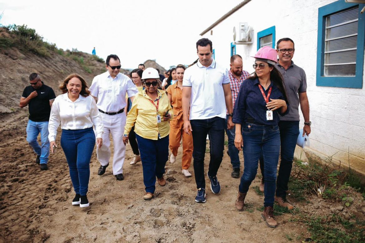 CG: Lucas e Eva visitam obra do Centro de Convenções com empresários do setor de turismo e eventos