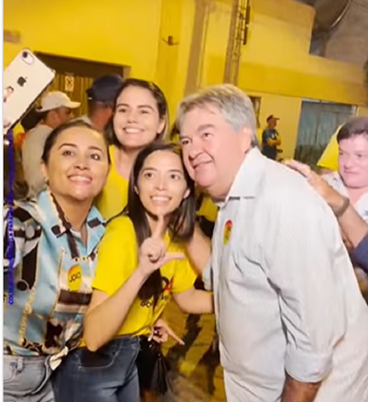 Lindolfo faz caminhada em Pombal e celebra adesões: “Vamos juntos construir essa vitória”