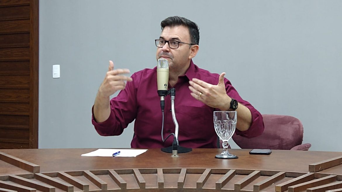 Raniery Paulino critica parlamentares que fazem política com algazarra e piadas: “Me incomoda”