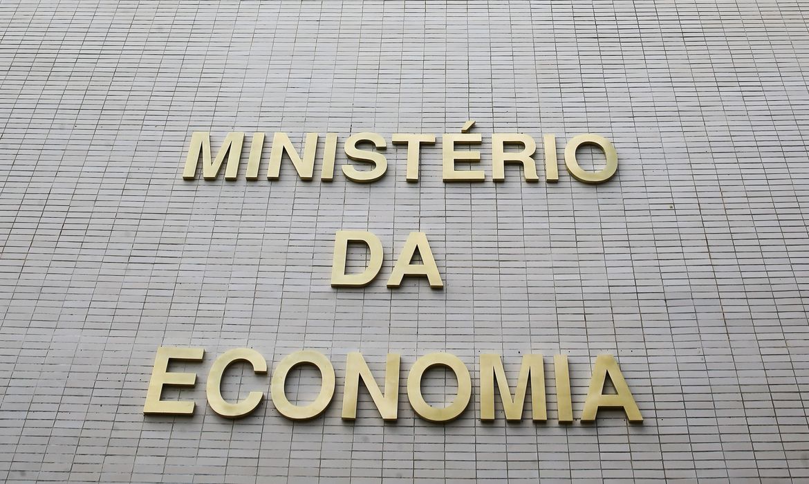 Bloqueios no Orçamento serão revistos no próximo mês, diz secretário