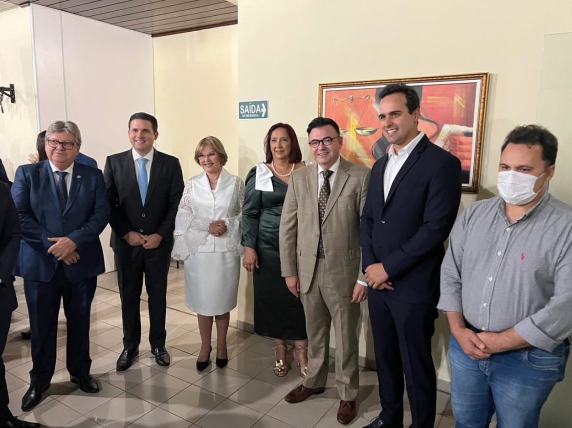 Ao lado do Governador João Azevêdo, Roberto e Raniery Paulino prestigiam posse da desembargadora Fátima Maranhão na presidência do TRE