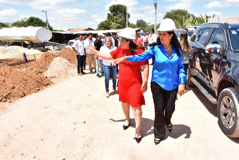 Governadora em exercício visita obras em Bayeux e destaca importância das ações na qualidade de vida da população