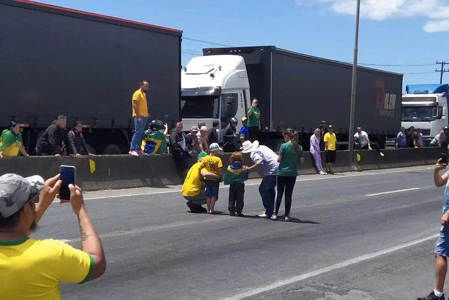 MP investiga uso de crianças como ‘escudo’ em bloqueios nas rodovias de Santa Catarina