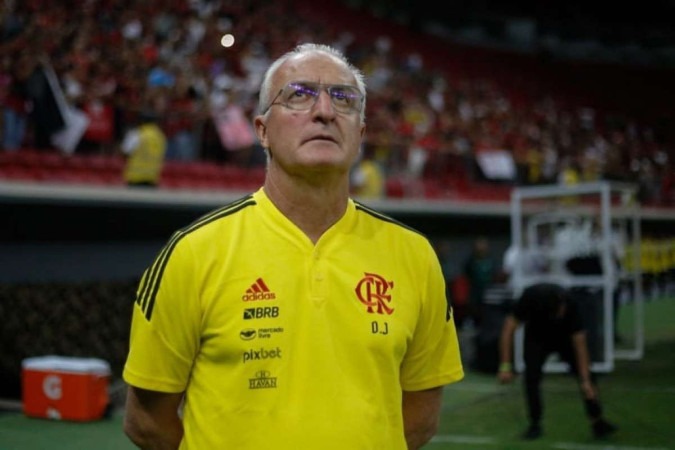 Dorival Júnior anuncia a saída do comando do Flamengo: “Muito obrigado”