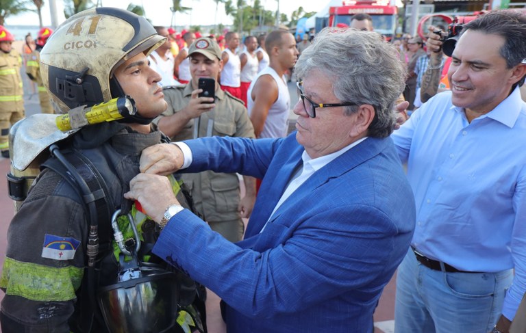 João Azevêdo prestigia solenidade de conclusão de cursos operacionais do Corpo de Bombeiros