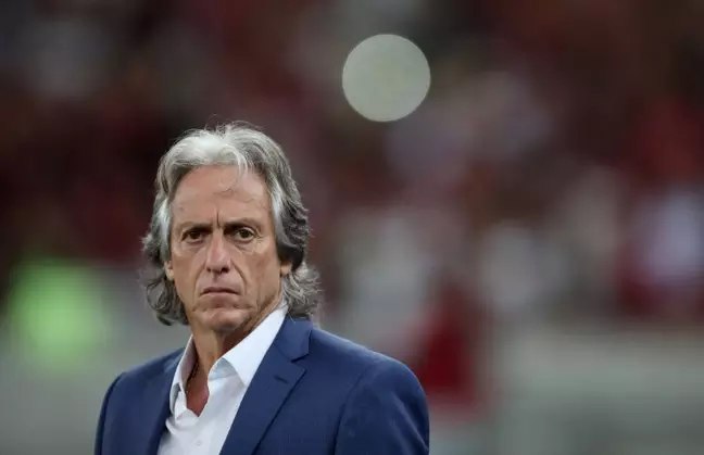 Jorge Jesus e Abel Ferreira estão de prontidão caso sejam procurados pela CBF