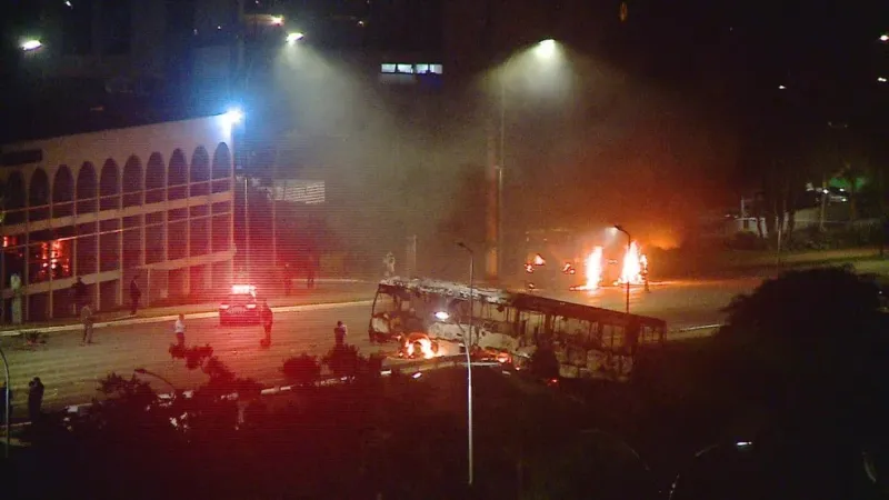 Prefeitos paraibanos são surpreendidos com protestos e gás lacrimogêneo em Brasília