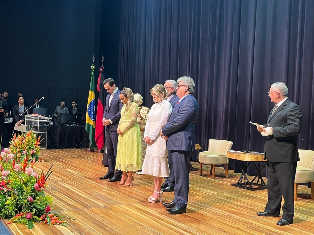 Governador João Azevêdo e vice Lucas Ribeiro participam de solenidade religiosa de posse