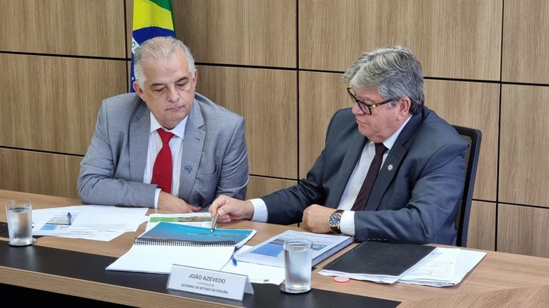 João Azevêdo formaliza ao ministro dos Aeroportos a viabilização do voo para Cajazeiras