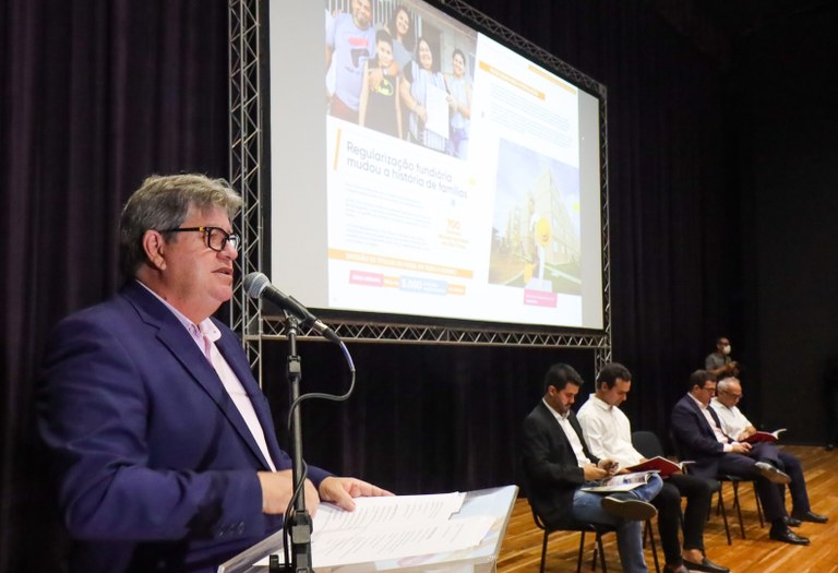 João Azevêdo apresenta avanços da gestão e anuncia novas obras e ações para o segundo mandato