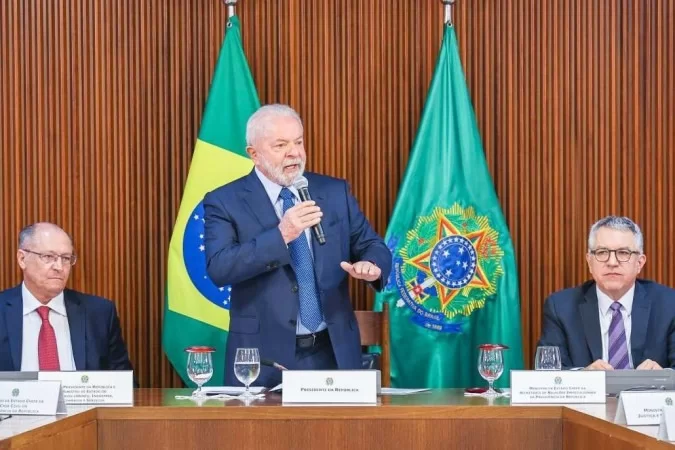 Lula discute hoje volta de impostos sobre combustíveis