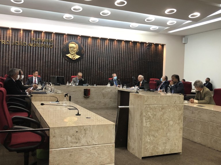 Ex-prefeito de Aroeiras escapa de débito de R$ 74 mil após apresentar documentos