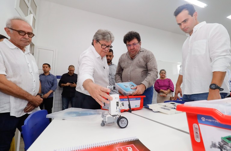 João Azevêdo inaugura Escola Integral Técnica de Arte, Tecnologia e Economia Criativa e destaca compromisso do governo com a formação profissional da juventude paraibana