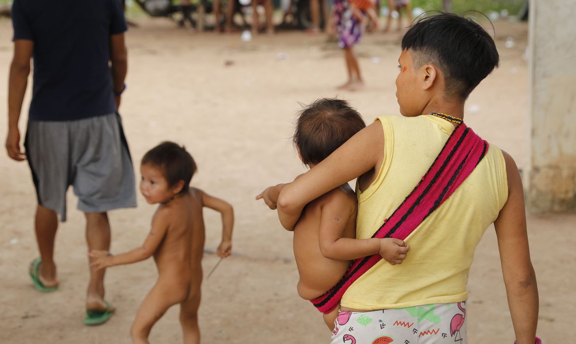 Ataque a tiros em aldeia yanomami mata criança e deixa cinco feridos