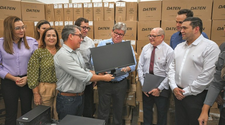 Mais de R$ 14 milhões: João Azevêdo entrega equipamentos que vão modernizar a rede de saúde do Estado