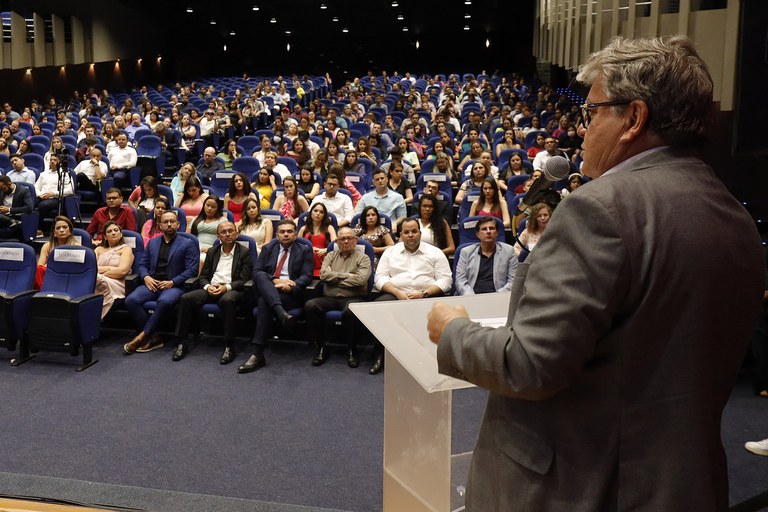 João Azevêdo prestigia formatura de novos profissionais da Escola de Saúde Pública e destaca eficiência da saúde pública na Paraíba