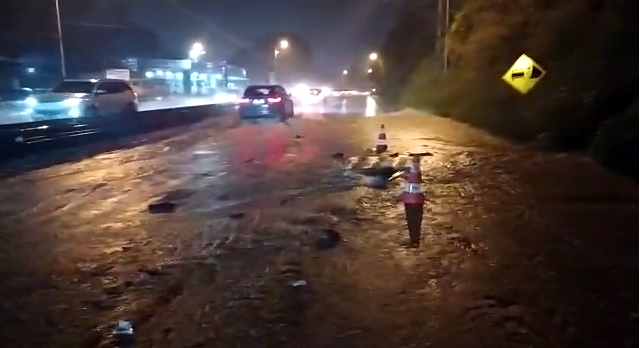 Chuvas causam o deslizamento da barreira do Castelo Branco e trecho da BR-230 é completamente interditado