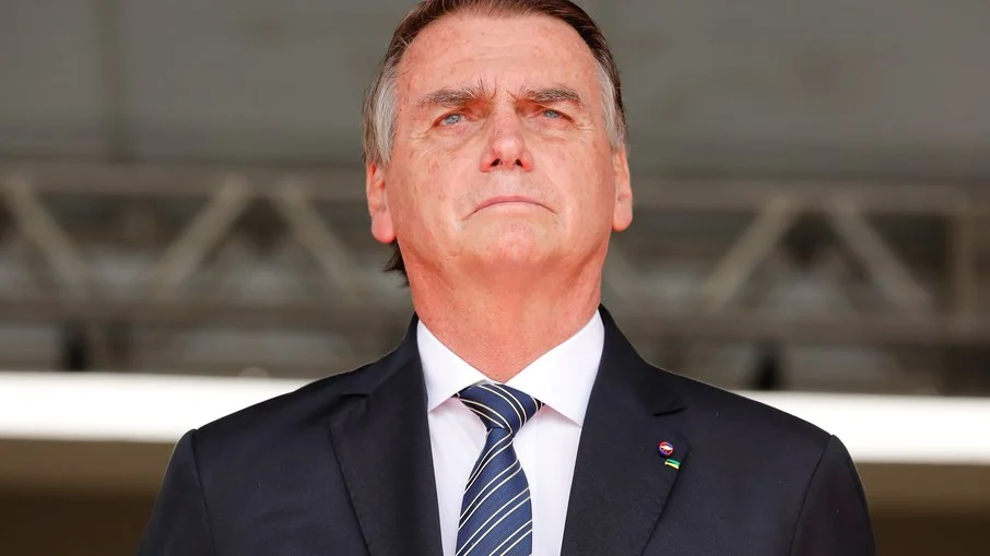 CGU decide retirar sigilo de cartão de vacina de Jair Bolsonaro