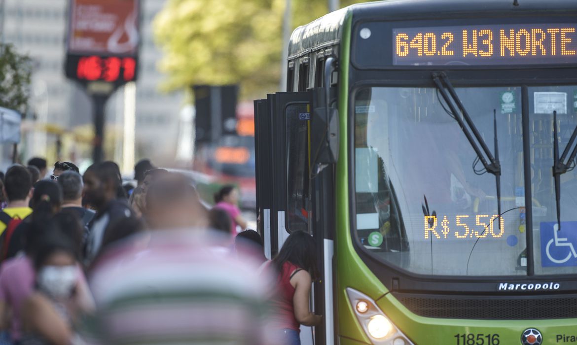 Prévia da inflação oficial cai para 0,69% em março