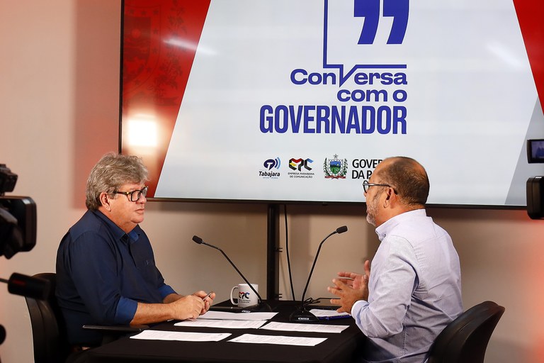 João Azevêdo anuncia aumento nos valores das bolsas de graduação e pós-graduação pagas pela Fapesq