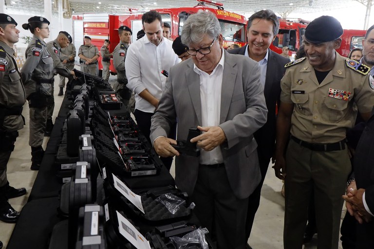 João Azevêdo entrega viaturas e equipamentos para as Forças de Segurança com investimentos de R$ 21 milhões