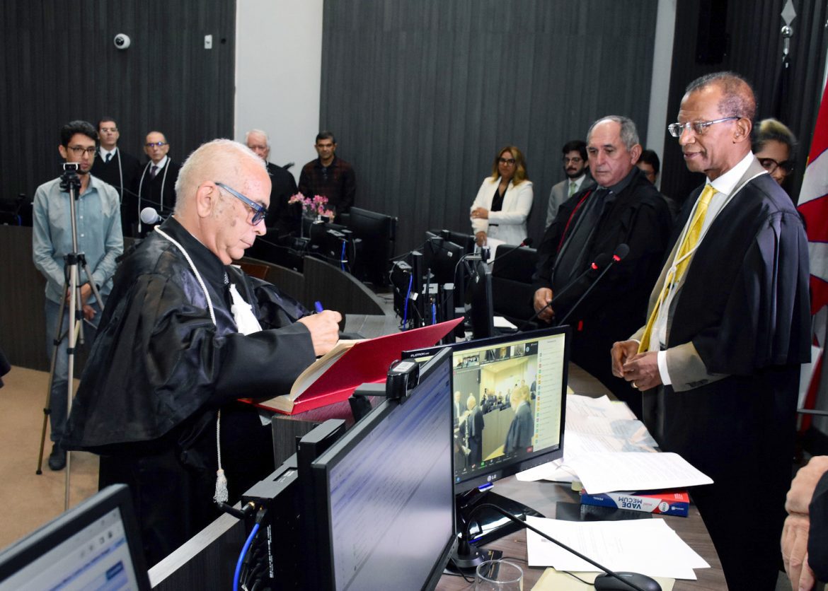 Escolhido pelo Pleno, João Batista Barbosa toma posse como novo desembargador