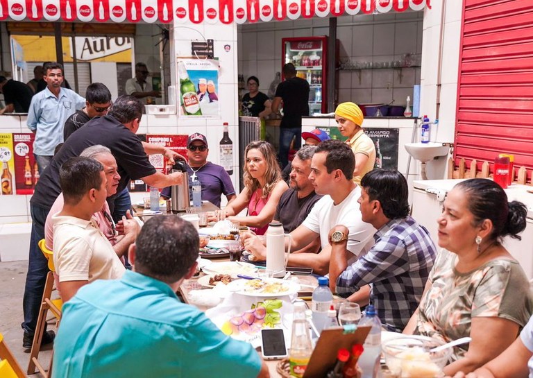 Em visita à Feira Central de Campina Grande, vice-governador dialoga com feirantes e reforça compromisso do Governo em fortalecer categoria