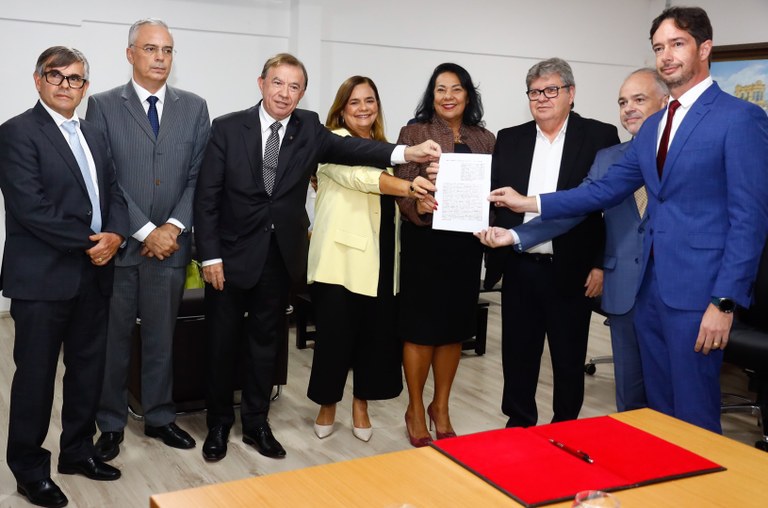 João Azevêdo assina termo de cooperação com CNJ e instituições da Paraíba para fortalecer políticas de ressocialização