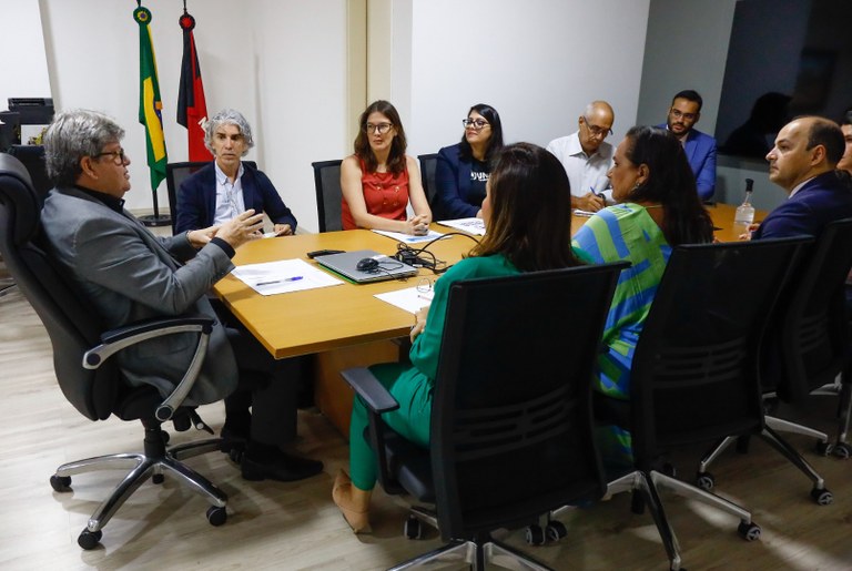 João Azevêdo recebe representantes das Nações Unidas para refugiados e destaca políticas públicas de acolhimento